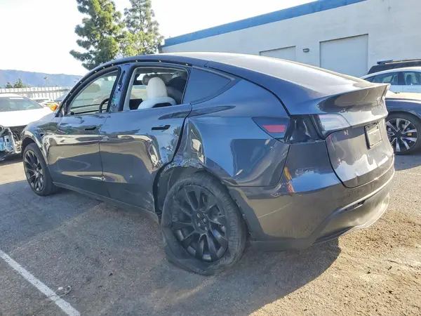 7SAYGDED4SA377758 2025 TESLA MODEL Y - Image 2
