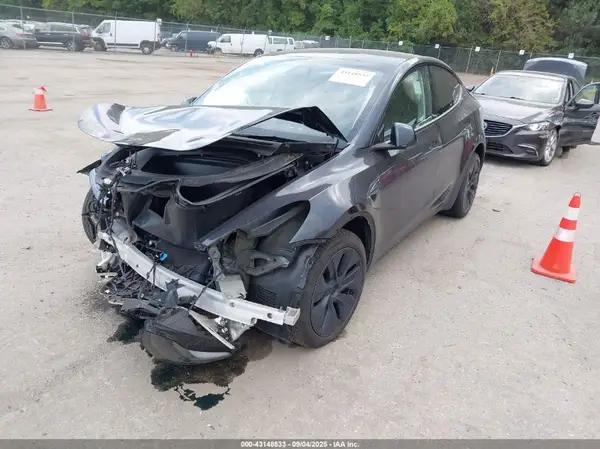 7SAYGDED4SF257882 2025 TESLA MODEL Y - Image 2