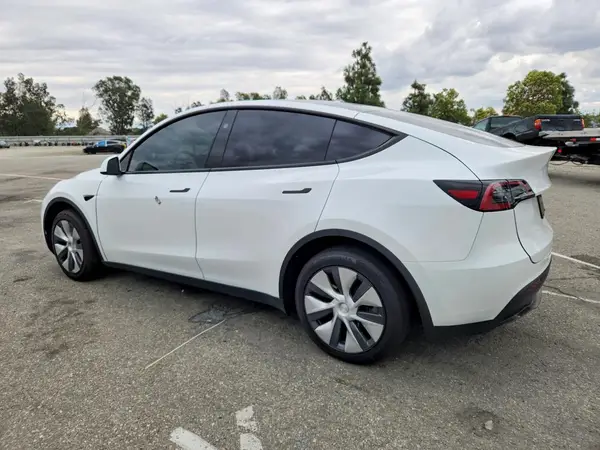 7SAYGDED4SF262824 2025 TESLA MODEL Y - Image 2