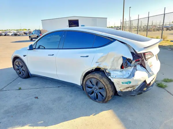 7SAYGDED4SF277419 2025 TESLA MODEL Y - Image 2