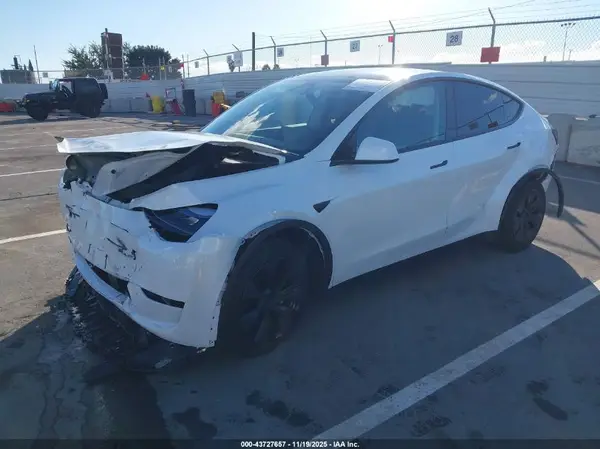 7SAYGDED4SF281065 2025 TESLA MODEL Y - Image 2