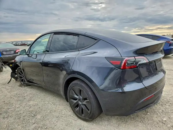 7SAYGDED4SF303128 2025 TESLA MODEL Y - Image 2