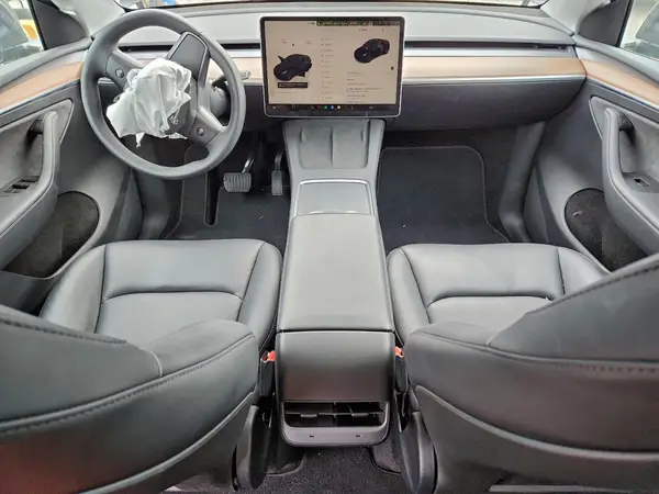 7SAYGDED4SF303128 2025 TESLA MODEL Y - Image 8