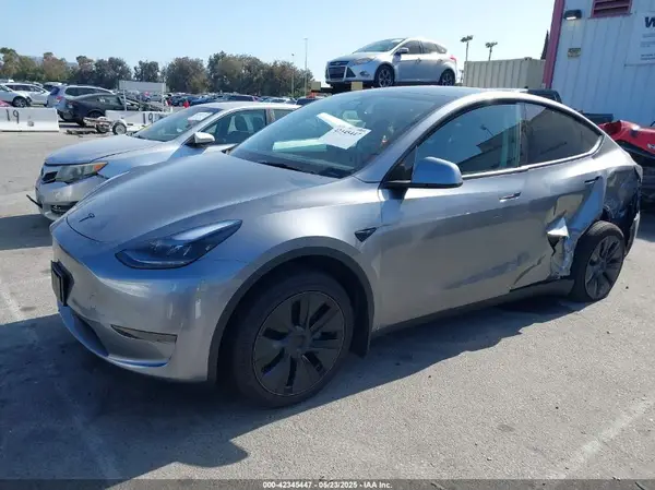 7SAYGDED4SF319152 2025 TESLA MODEL Y - Image 2