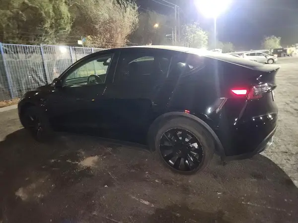 7SAYGDED4SF319846 2025 TESLA MODEL Y - Image 2