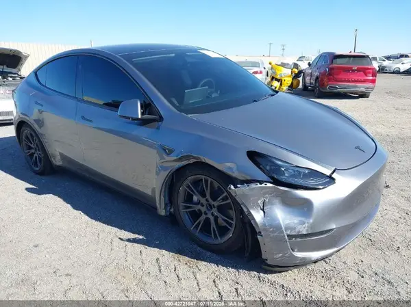 7SAYGDED4SF320589 2025 TESLA MODEL Y - Image 1