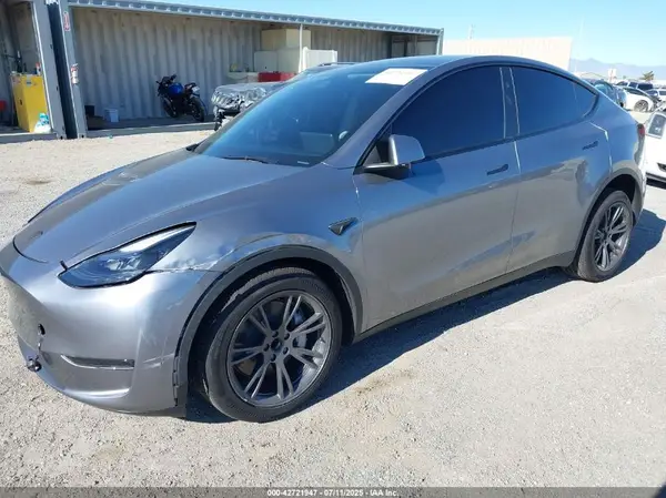 7SAYGDED4SF320589 2025 TESLA MODEL Y - Image 2