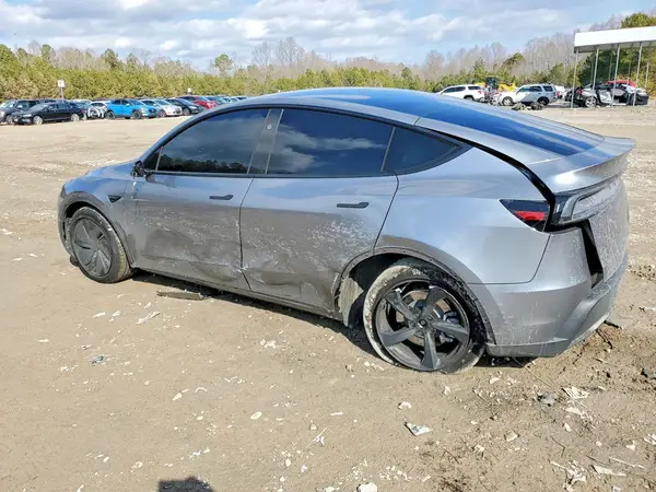 7SAYGDED4TF374394 2026 TESLA MODEL Y - Image 2