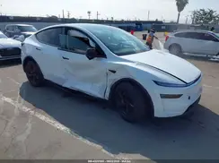 7SAYGDED4TF374833 2026 TESLA MODEL Y