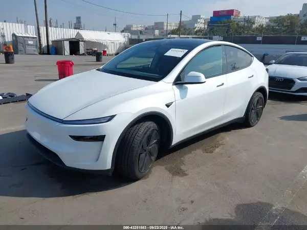 7SAYGDED4TF374833 2026 TESLA MODEL Y - Image 2