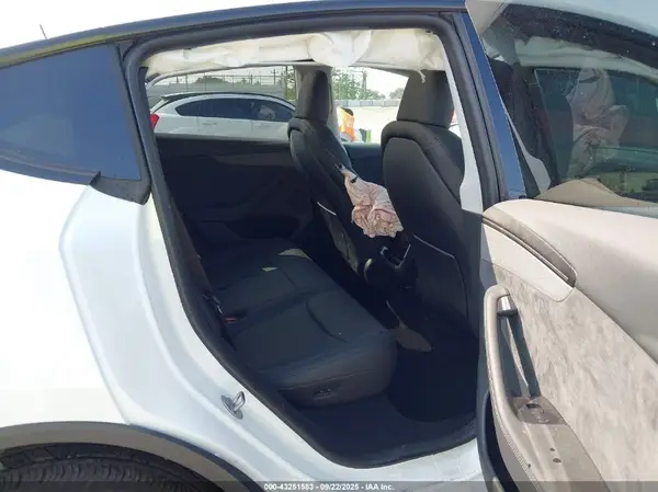 7SAYGDED4TF374833 2026 TESLA MODEL Y - Image 8