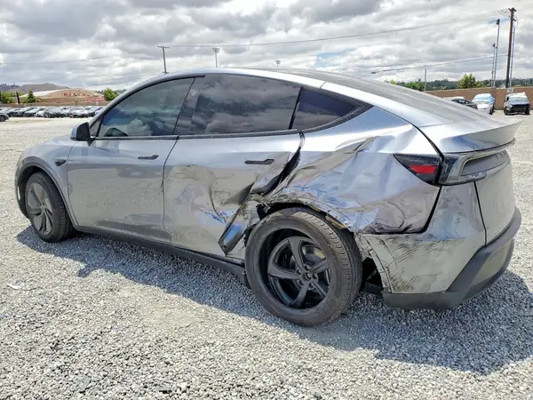 7SAYGDED4TF414585 2026 TESLA MODEL Y - Image 2