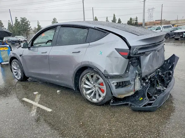 7SAYGDED4TF423691 2026 TESLA MODEL Y - Image 2