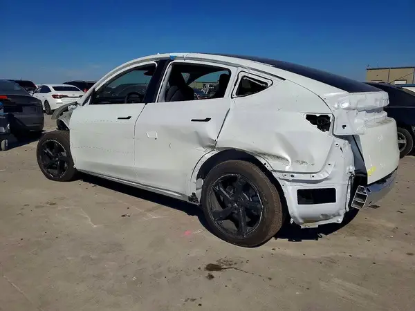 7SAYGDED4TF432097 2026 TESLA MODEL Y - Image 2