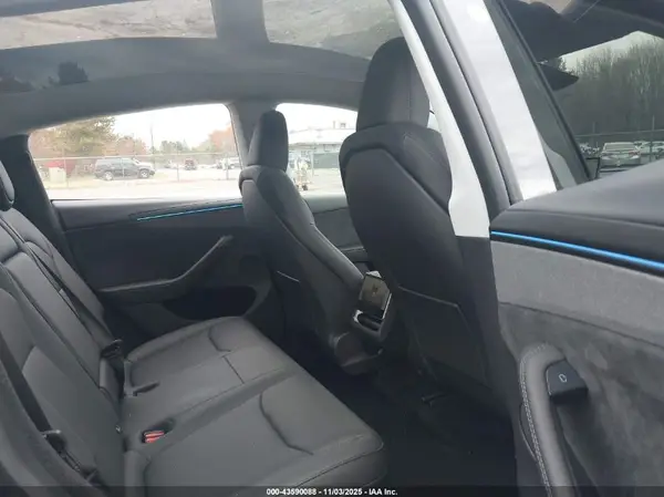 7SAYGDED4TF437624 2026 TESLA MODEL Y - Image 8