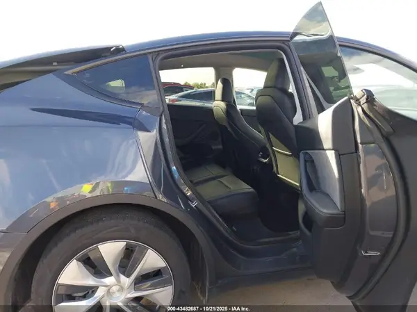 7SAYGDED5PF961452 2023 TESLA MODEL Y - Image 8