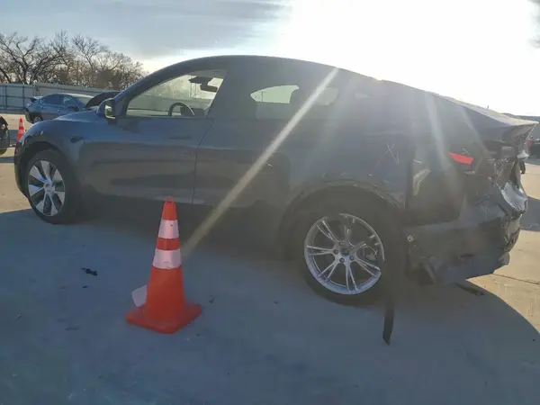 7SAYGDED5PF962892 2023 TESLA MODEL Y - Image 2