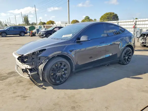 7SAYGDED5RA305963 2024 TESLA MODEL Y - Image 1
