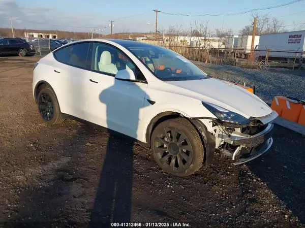 7SAYGDED5RF010087 2024 TESLA MODEL Y - Image 1