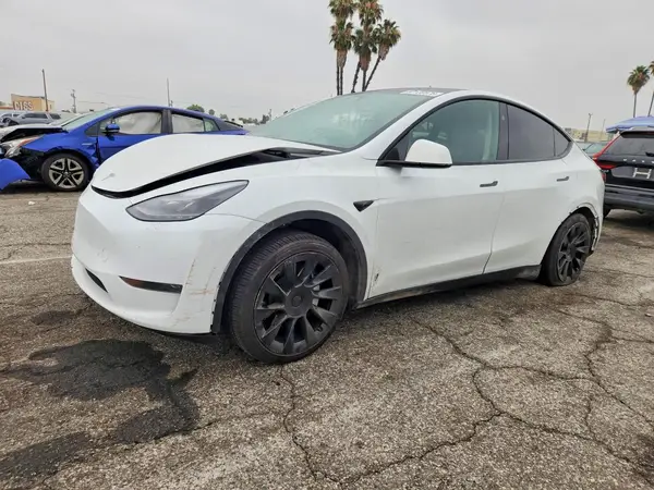 7SAYGDED5RF018531 2024 TESLA MODEL Y - Image 1