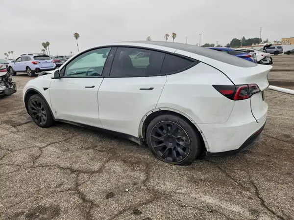 7SAYGDED5RF018531 2024 TESLA MODEL Y - Image 2