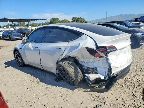 7SAYGDED5RF039377 2024 TESLA MODEL Y - Image 2
