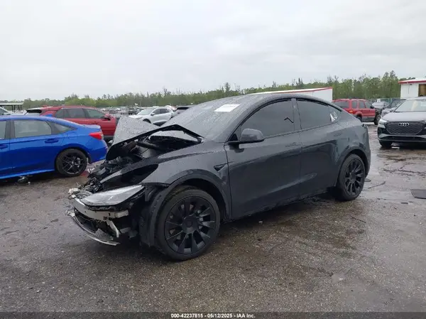 7SAYGDED5RF046877 2024 TESLA MODEL Y - Image 2