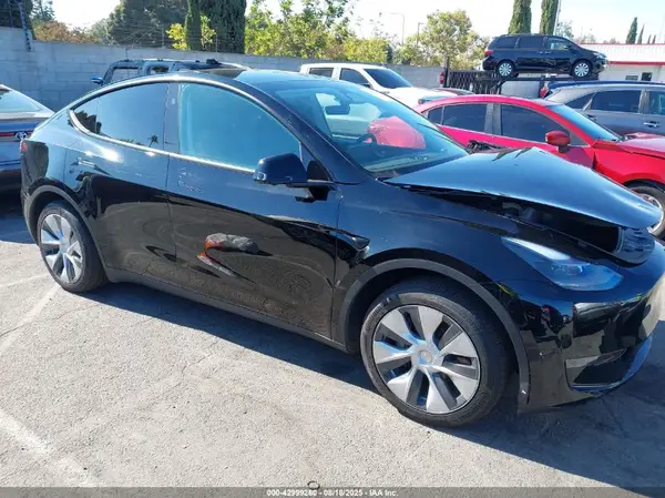 7SAYGDED5RF054445 2024 TESLA MODEL Y - Image 1