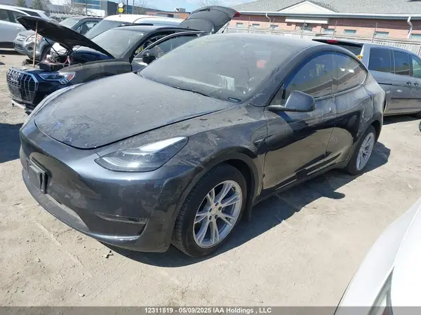 7SAYGDED5RF092399 2024 TESLA MODEL Y - Image 2