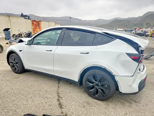 7SAYGDED5RF096128 2024 TESLA MODEL Y - Image 2