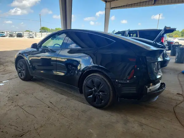 7SAYGDED5RF096775 2024 TESLA MODEL Y - Image 2