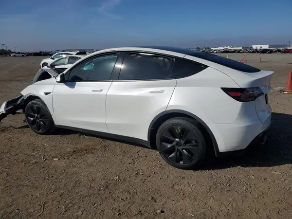7SAYGDED5RF123120 2024 TESLA MODEL Y - Image 2