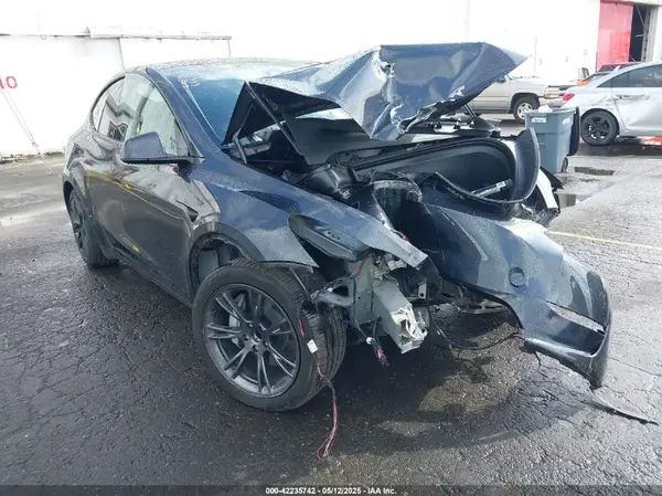 7SAYGDED5RF192695 2024 TESLA MODEL Y - Image 1
