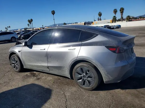 7SAYGDED5RF195628 2024 TESLA MODEL Y - Image 2
