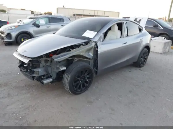 7SAYGDED5SA340914 2025 TESLA MODEL Y - Image 2