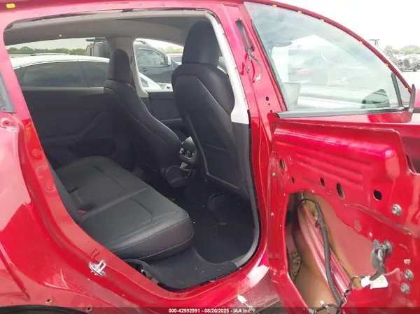 7SAYGDED5SA348513 2025 TESLA MODEL Y - Image 8