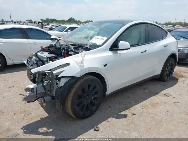 7SAYGDED5SA349807 2025 TESLA MODEL Y - Image 2