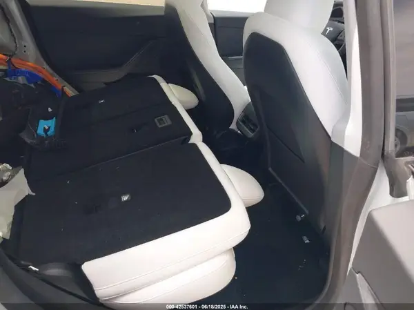 7SAYGDED5SA352609 2025 TESLA MODEL Y - Image 8