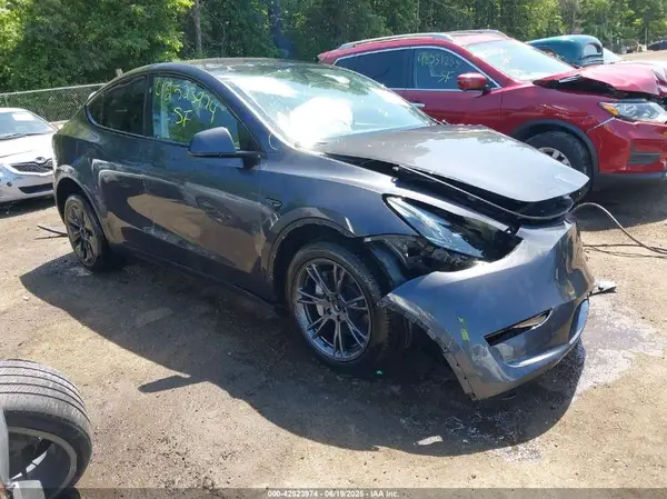 7SAYGDED5SA352934 2025 TESLA MODEL Y - Image 1