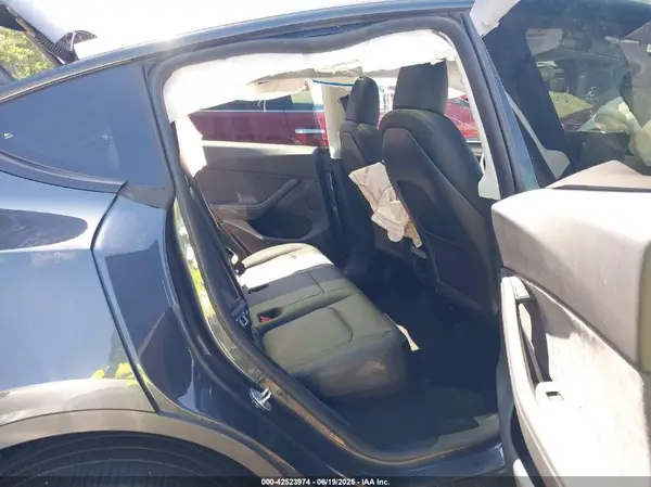 7SAYGDED5SA352934 2025 TESLA MODEL Y - Image 8