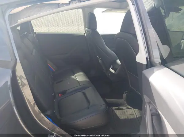 7SAYGDED5SA354098 2025 TESLA MODEL Y - Image 8
