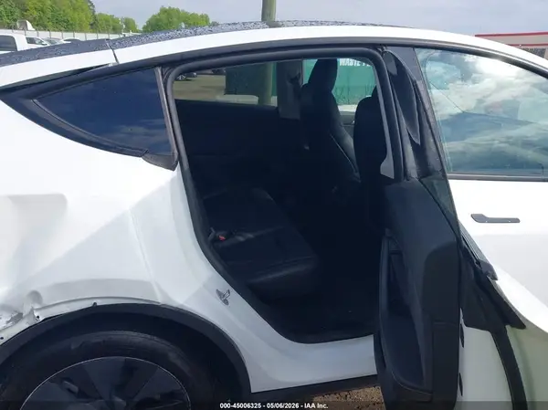 7SAYGDED5SA357860 2025 TESLA MODEL Y - Image 8