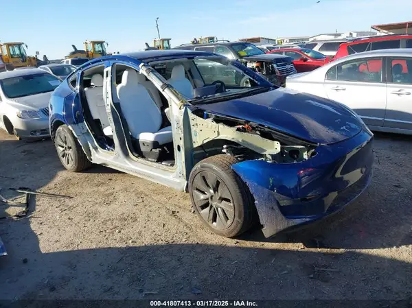 7SAYGDED5SA374626 2025 TESLA MODEL Y - Image 1