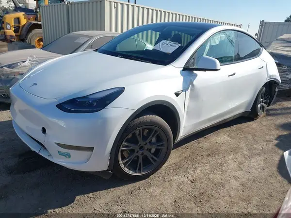 7SAYGDED5SA375064 2025 TESLA MODEL Y - Image 2