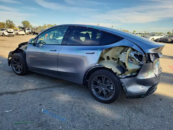 7SAYGDED5SA376697 2025 TESLA MODEL Y - Image 2