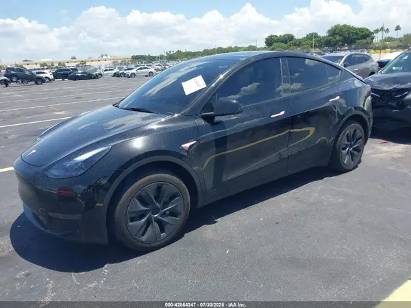 7SAYGDED5SA379499 2025 TESLA MODEL Y - Image 2