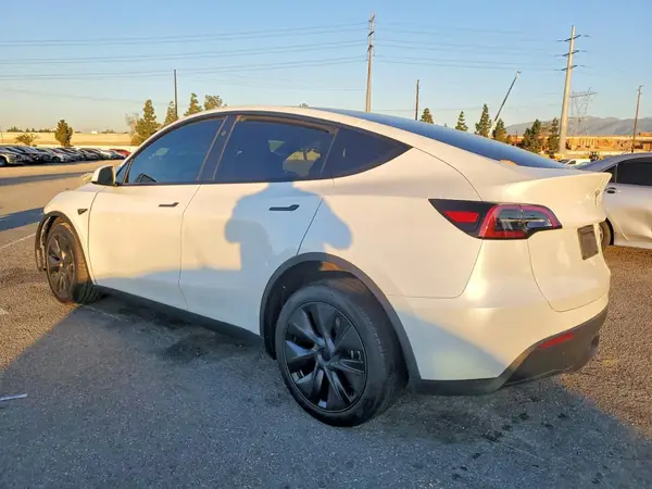 7SAYGDED5SF223532 2025 TESLA MODEL Y - Image 2