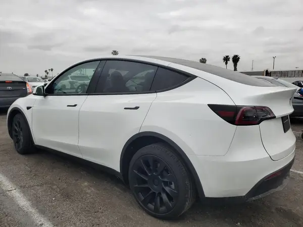 7SAYGDED5SF228228 2025 TESLA MODEL Y - Image 2