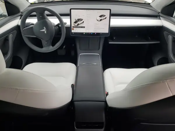 7SAYGDED5SF228228 2025 TESLA MODEL Y - Image 8