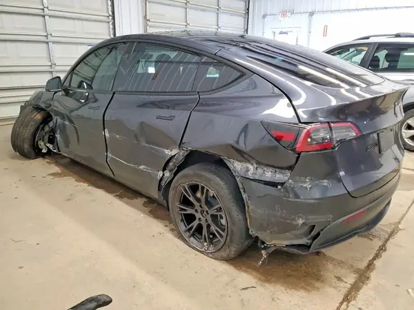 7SAYGDED5SF240346 2025 TESLA MODEL Y - Image 2